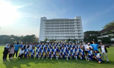 Muhammad Sayuti Lakukan Soft Launching Lapangan Sepakbola UMY