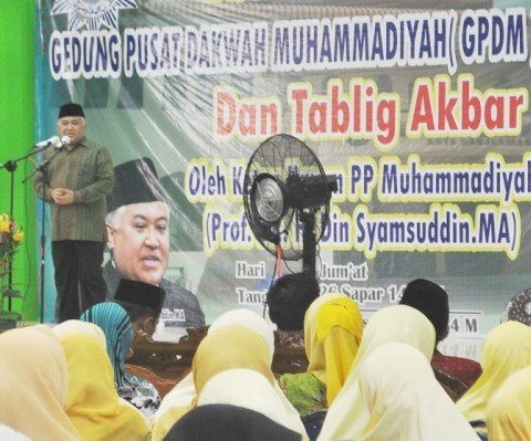 MUHAMMADIYAH BARISAN TERDEPAN BERANTAS TOGHUT POLITIK DAN EKONOMI DI INDONESIA