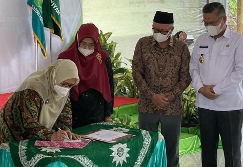 Siti Noordjannah Resmikan Institut Sains Teknologi dan Kesehatan ‘Aisyiyah Kendari