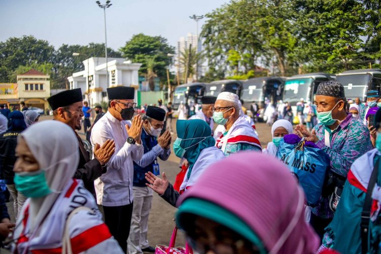 Sambut Kepulangan Jemaah Haji Bogor, Bima Arya: Semoga Jadi Haji Mabrur