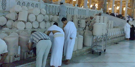 Bandara Jeddah Izinkan Jamaah Haji Bawa Lima Liter Air Zamzam