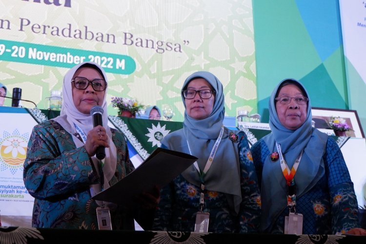 Salmah Orbayinah Ketua Umum Aisyiyah 2022-2027, Tri Hastuti Nur Rochimah Sekretaris Umum