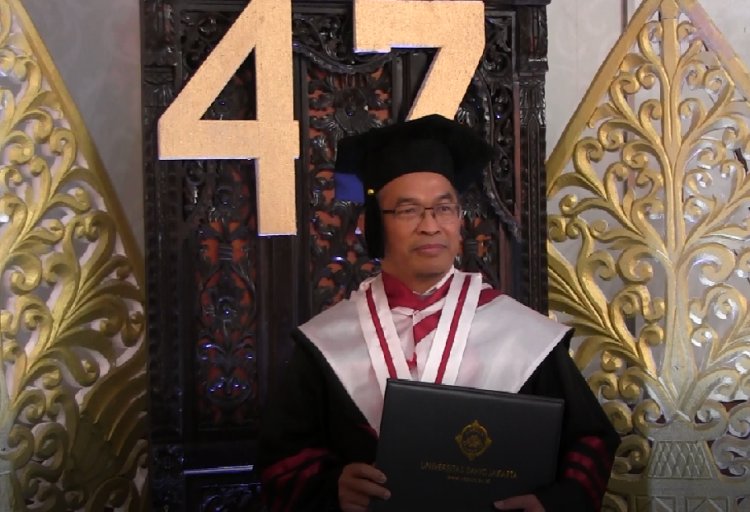 Makroen Sanjaya, Wisudawan Usahid dengan Predikat Cumlaude