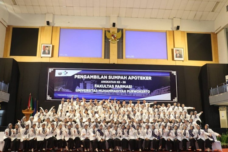 113 Mahasiswa Prodi Profesi Apoteker Fakultas Farmasi UMP Ikuti Pengambilan Sumpah Profesi