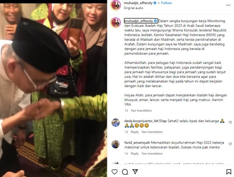 Momen Muhadjir Effendy Cium Tangan Jemaah Haji Tertua Kabupaten Blitar