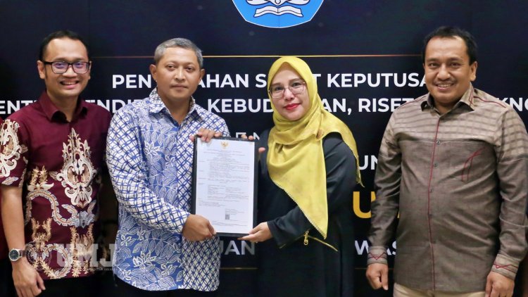 Evi Satispi Resmi Jadi Guru Besar Ilmu Administrasi Publik UMJ