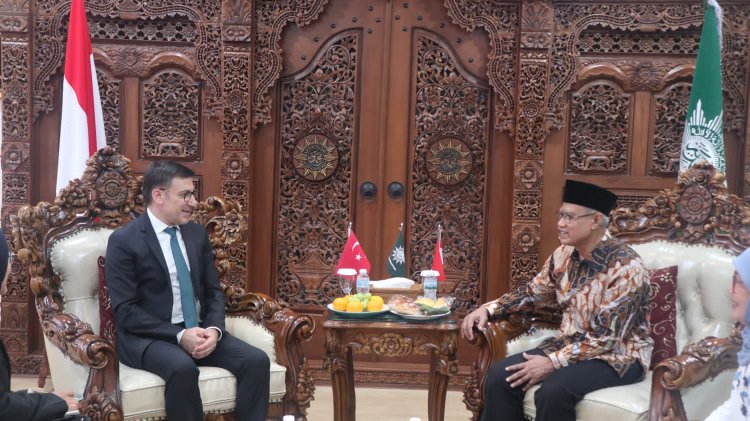 Temui Haedar Nashir, Dubes Turkiye Sampaikan Salam Presiden Erdogan untuk Muhammadiyah