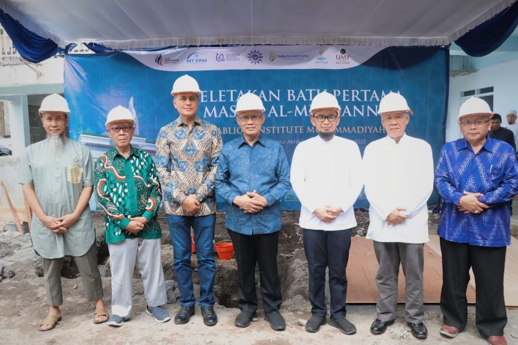 Haedar Nashir Lakukan Peletakan Batu Pertama Pembangunan Masjid Al Mushannif di Bantul