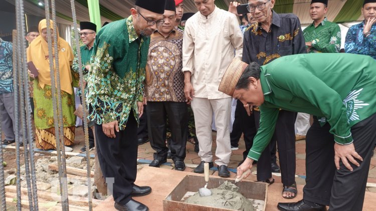 Rektor UMJ Lakukan Peletakan Batu Pertama Pembangunan Gedung TK Aisyiyah Cinangka