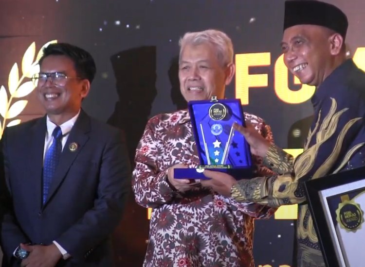 Rektor Uhamka Dapat Penghargaan Tokoh Pendidikan Inspiratif dari FGM DKI Jakarta