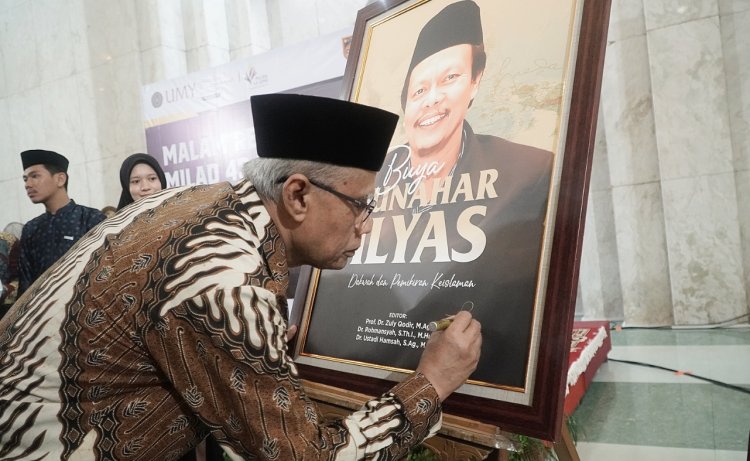 UMY Launching Buku Biografi Buya Yunahar Ilyas