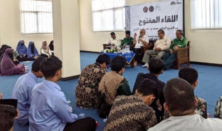 Ma'had Al Imam Malik UMP Gelar Kuliah Umum Bersama Syekh Mohammed Al-Khoory