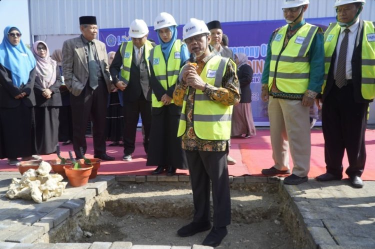 Haedar Nashir Lakukan Peletakan Batu Pertama Pembangunan Gedung Faqih Usman Building UMG