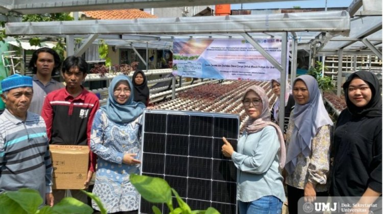 Tim PKM UMJ Serahkan Bantuan Panel Surya kepada Petani Hidroponik di Pesanggrahan