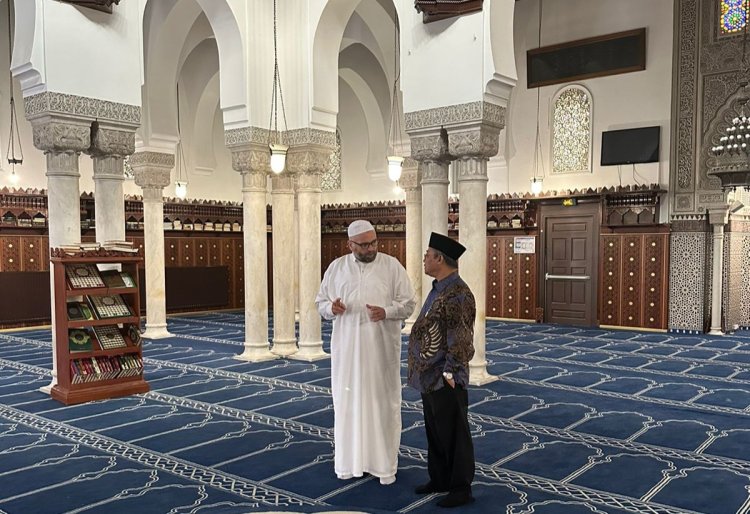 Kunjungan ke Perancis, Abdul Mu'ti Datangi Masjid Agung Paris