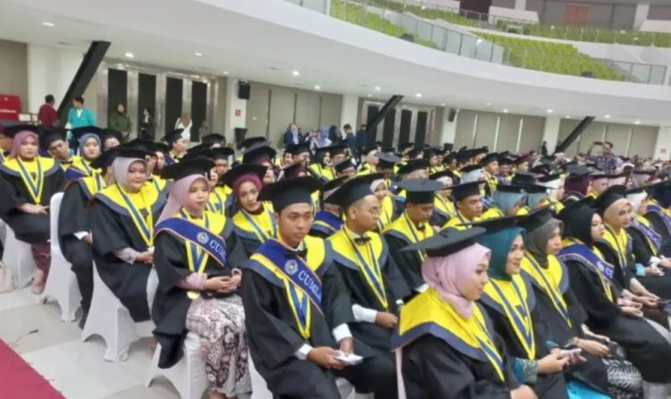 UMS Gelar Wisuda Periode II Tahun Akademik 2024/2025