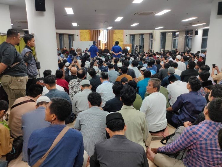 Ribuan Jamaah Antusias Ikuti Kajian Ustaz Adi Hidayat di Masjid At-Tanwir