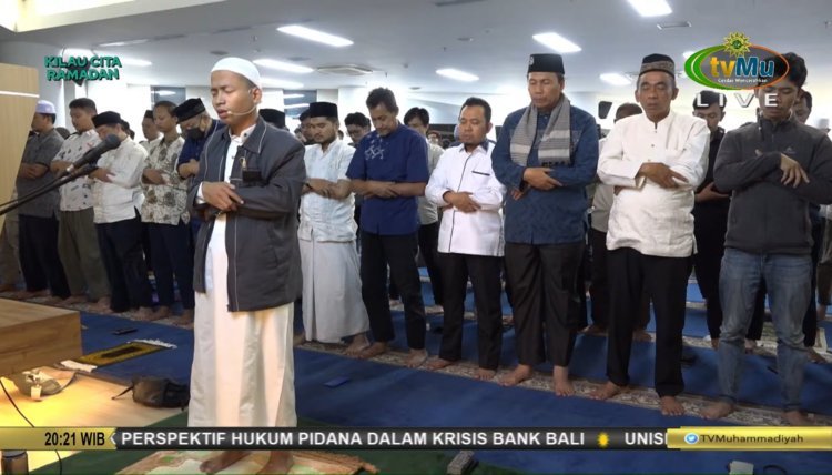 Ratusan Jemaah Tarawih Perdana Ramadan 1446 H di Masjid At-Tanwir