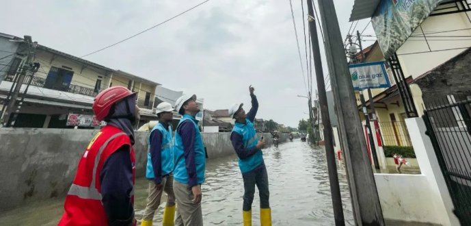 PLN UID Jakarta Raya Terjunkan Petugas Patroli ke Berbagai Wilayah Banjir