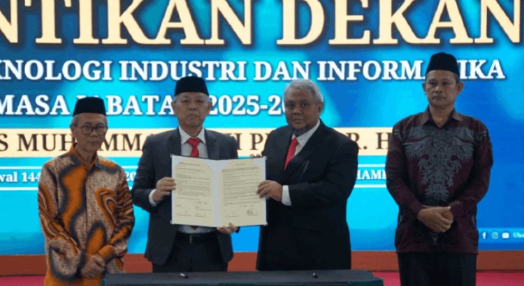 Rektor Uhamka Lantik Dan Mugisidi sebagai Dekan FTII Periode 2025-2029