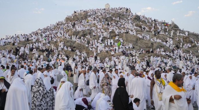 200 Ribu Lebih Jemaah Haji Indonesia Khusyu Berzikir dan Berdoa di Arafah