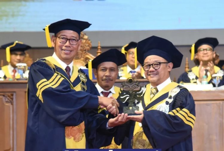 Abdul Mu’ti Raih Anugerah Konservasi 2025 dari Unnes