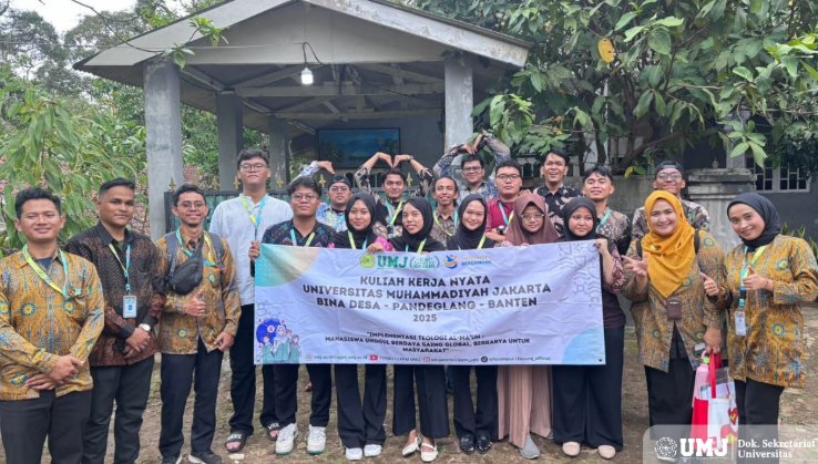 Mahasiswa KKN Bina Desa UMJ Serahkan Bantuan Lampu Berbasis EBT ke Kelurahan Saruni Pandeglang