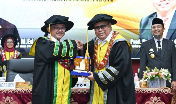 Abdul Mu'ti Dapat Penghargaan Tokoh Pendidikan Nasional